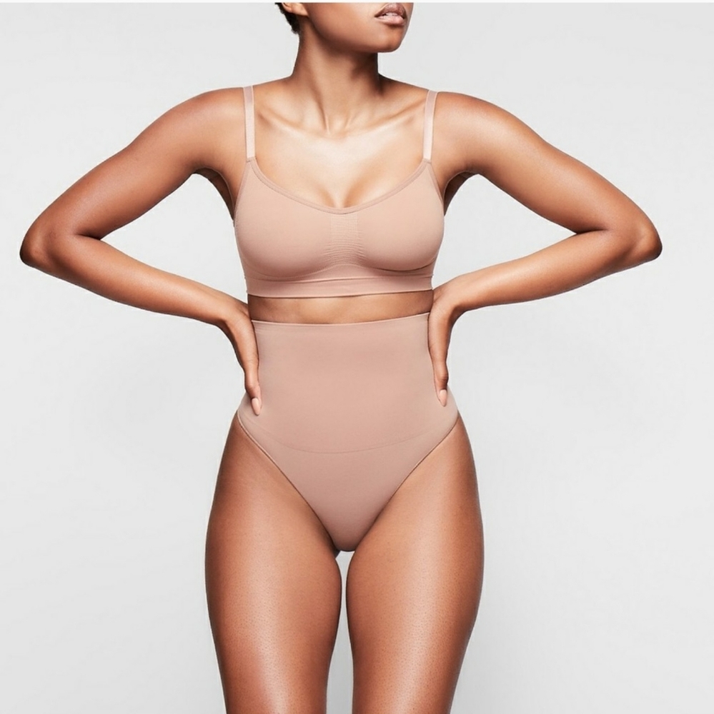 NWT Skims Core Control Thong, L/XL, Sienna